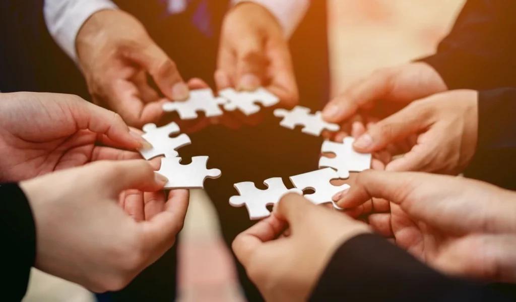 chacun apporte sa pièce du puzzle collectif