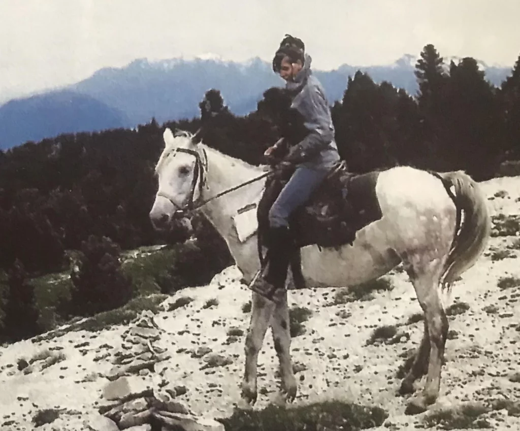 Emily Joyard a cheval dans le Vercors